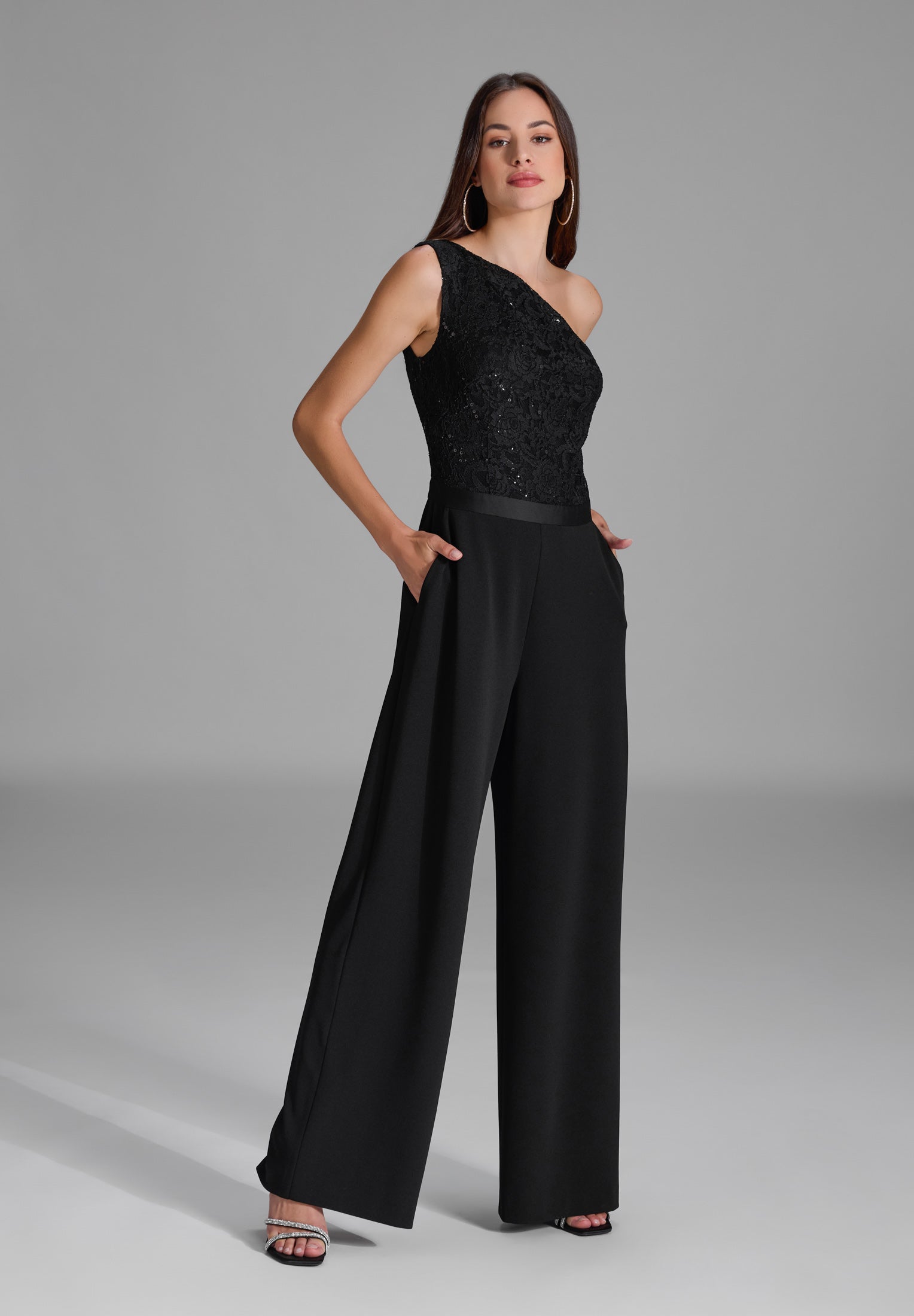 One Shoulder Jumpsuit mit Oberteil aus paillettenbesetzter Spitze black