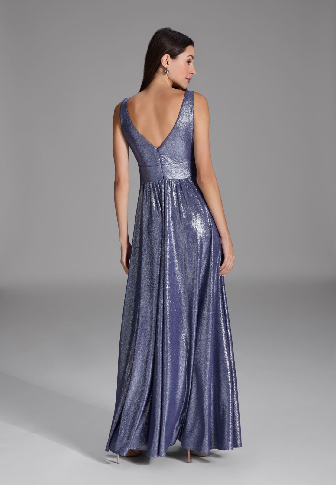 Abendkleid aus foliertem Jersey mit Beinschlitz