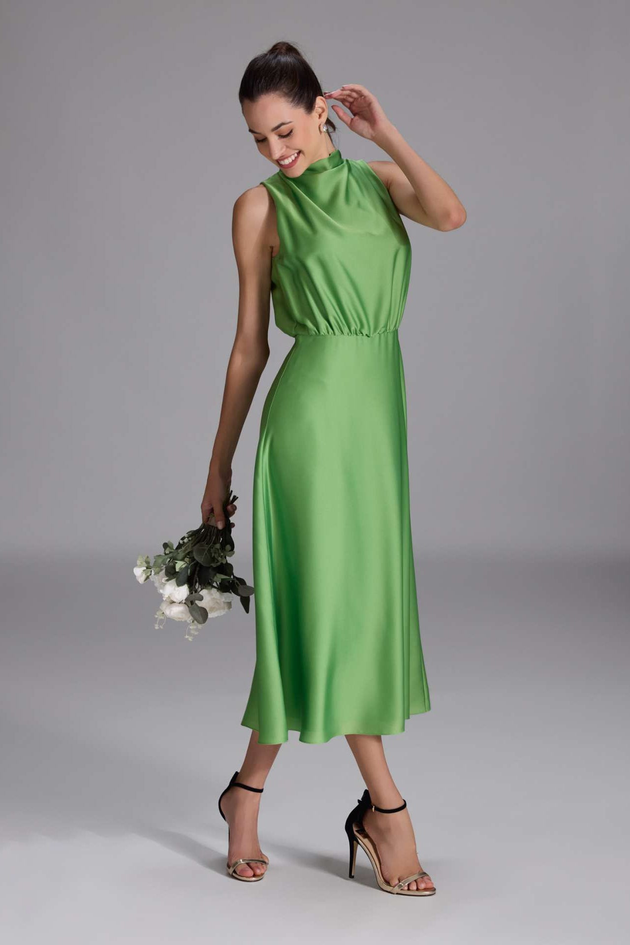 Midi Kleid aus nachhaltigem Satin mit Drapierung am Kragen apple green