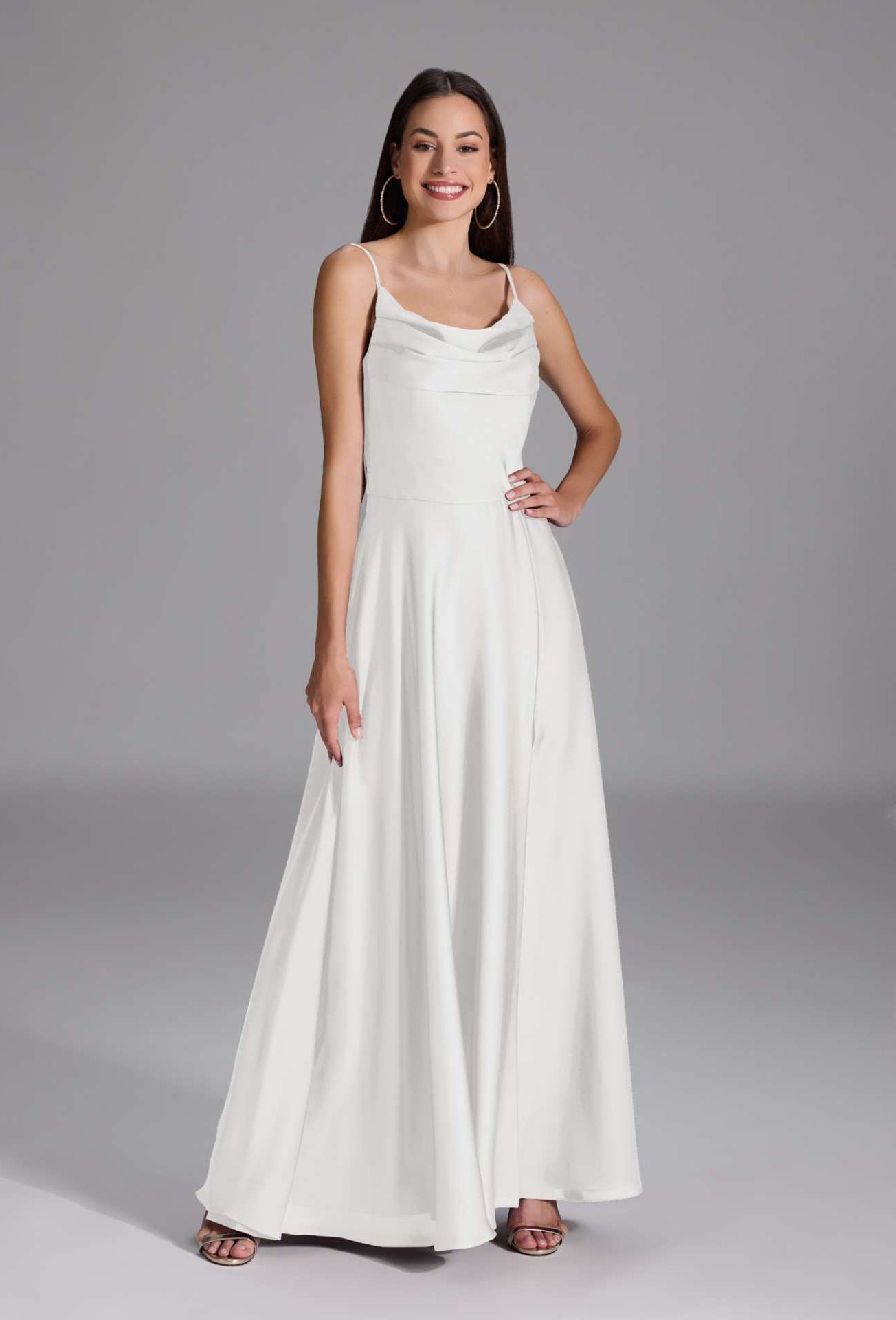 Abendkleid aus nachhaltigem Satin mit Wasserfall-Ausschnitt und Beinschlitz ivory