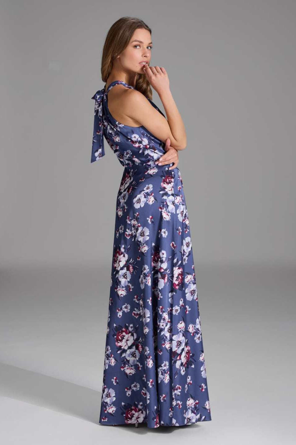 Abendkleid mit amerikanischem Ausschnitt aus bedrucktem Satin