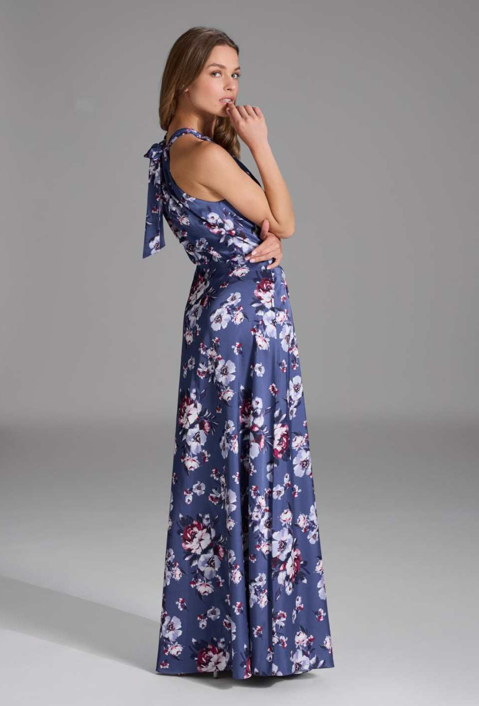 Abendkleid mit amerikanischem Ausschnitt aus bedrucktem Satin