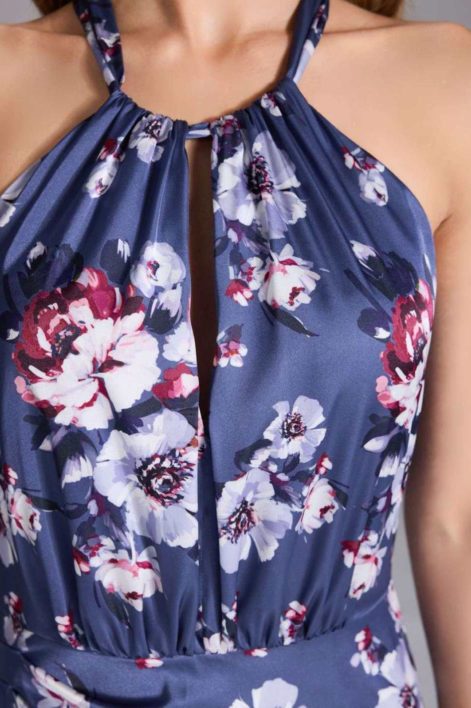 Abendkleid mit amerikanischem Ausschnitt aus bedrucktem Satin