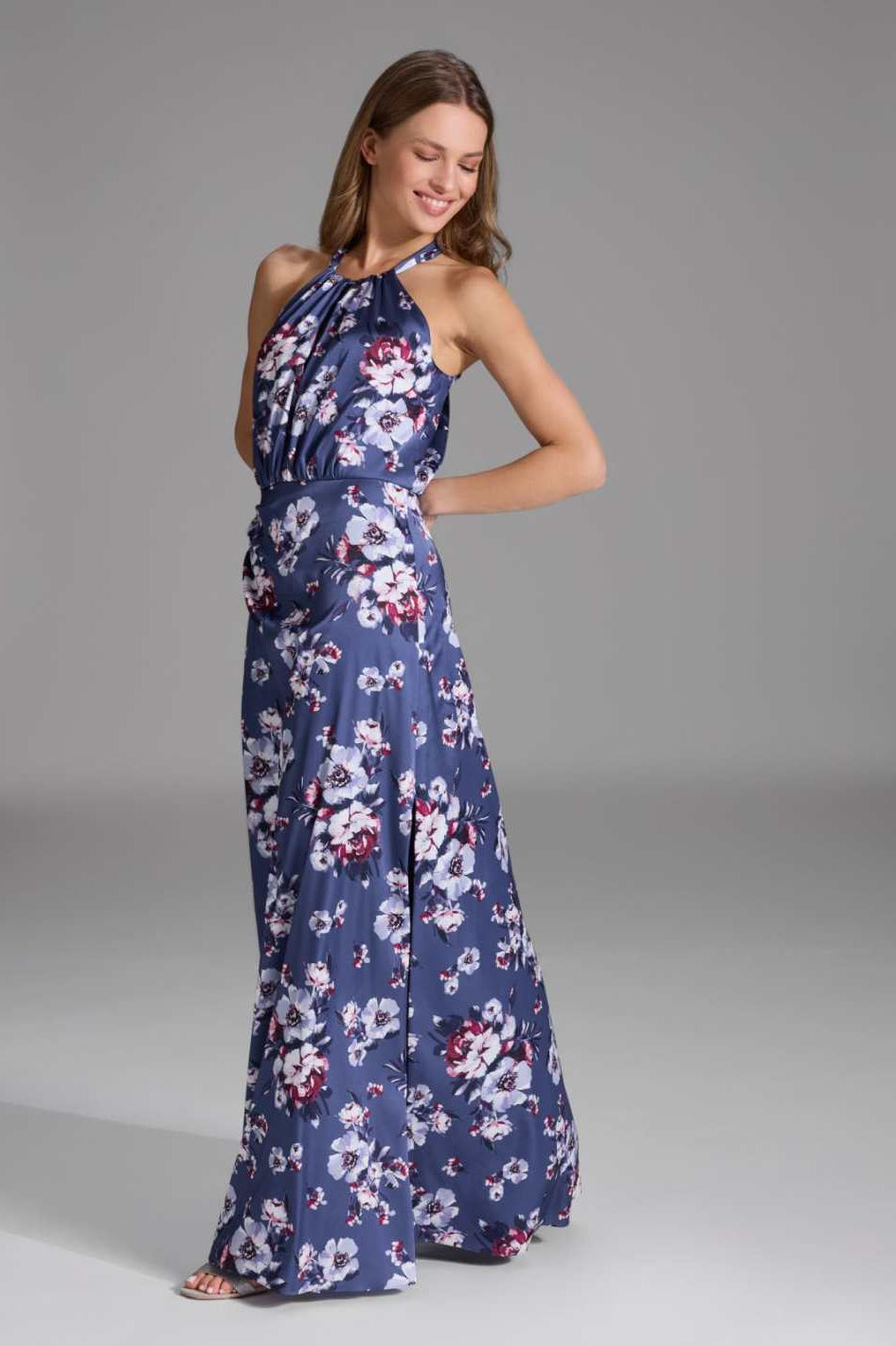 Abendkleid mit amerikanischem Ausschnitt aus bedrucktem Satin