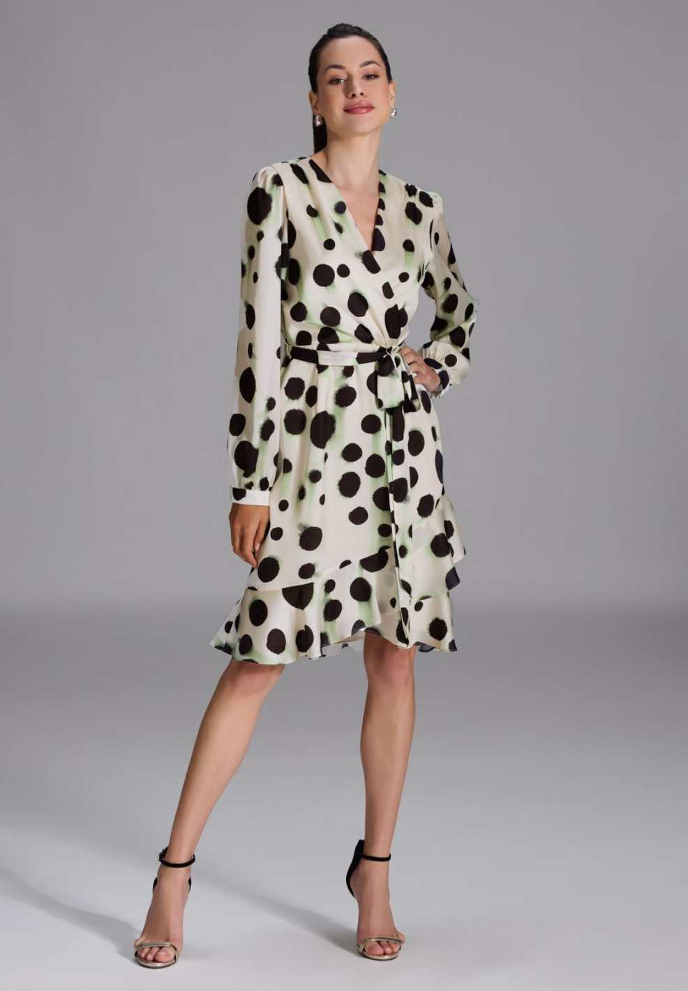 Cocktail Kleid mit Volant Saum aus Satin mit Tupfen Druck apple green black