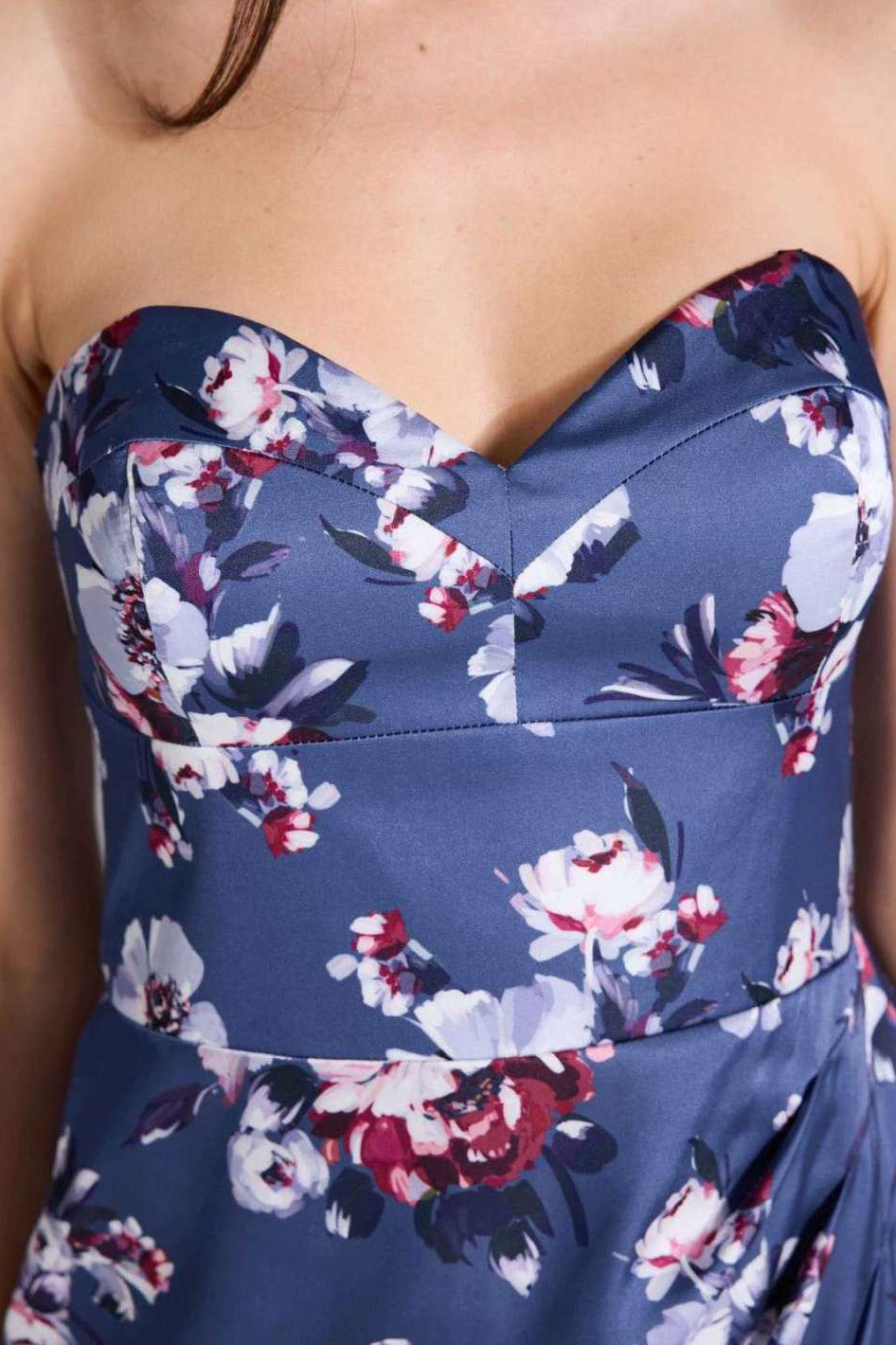 Abendkleid mit Corsage aus floral bedrucktem Satin