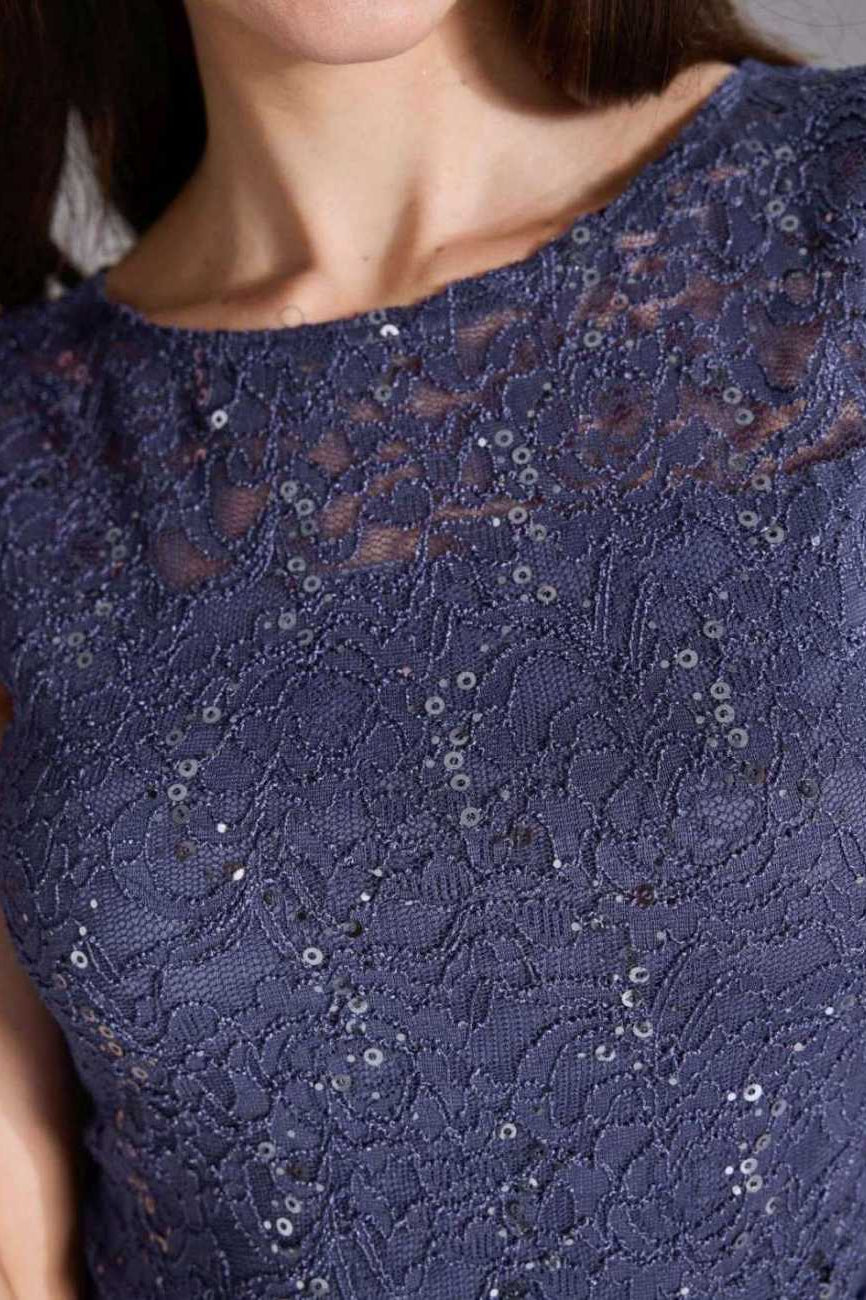 Kleid mit paillettenbesetztem Spitzenoberteil