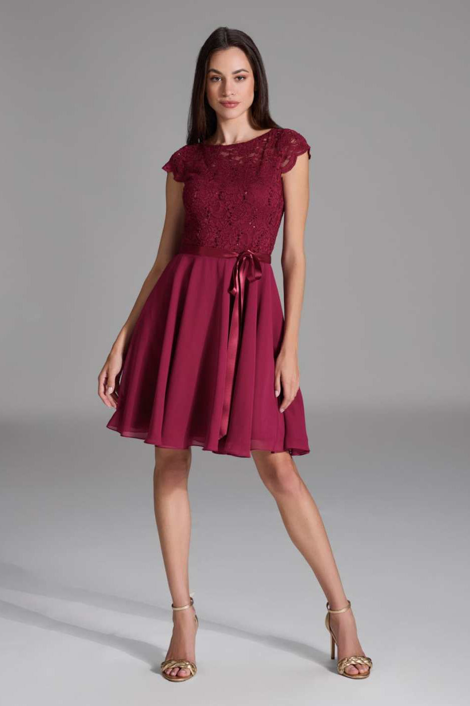 Kleid mit paillettenbesetztem Spitzenoberteil ruby red