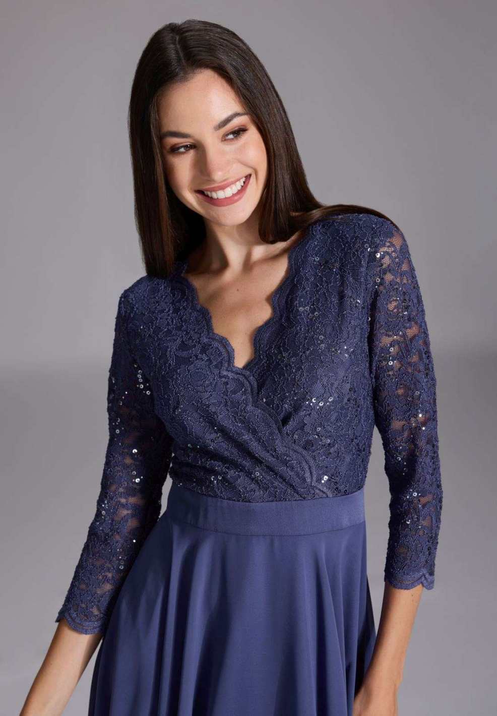 Cocktailkleid aus Material-Mix