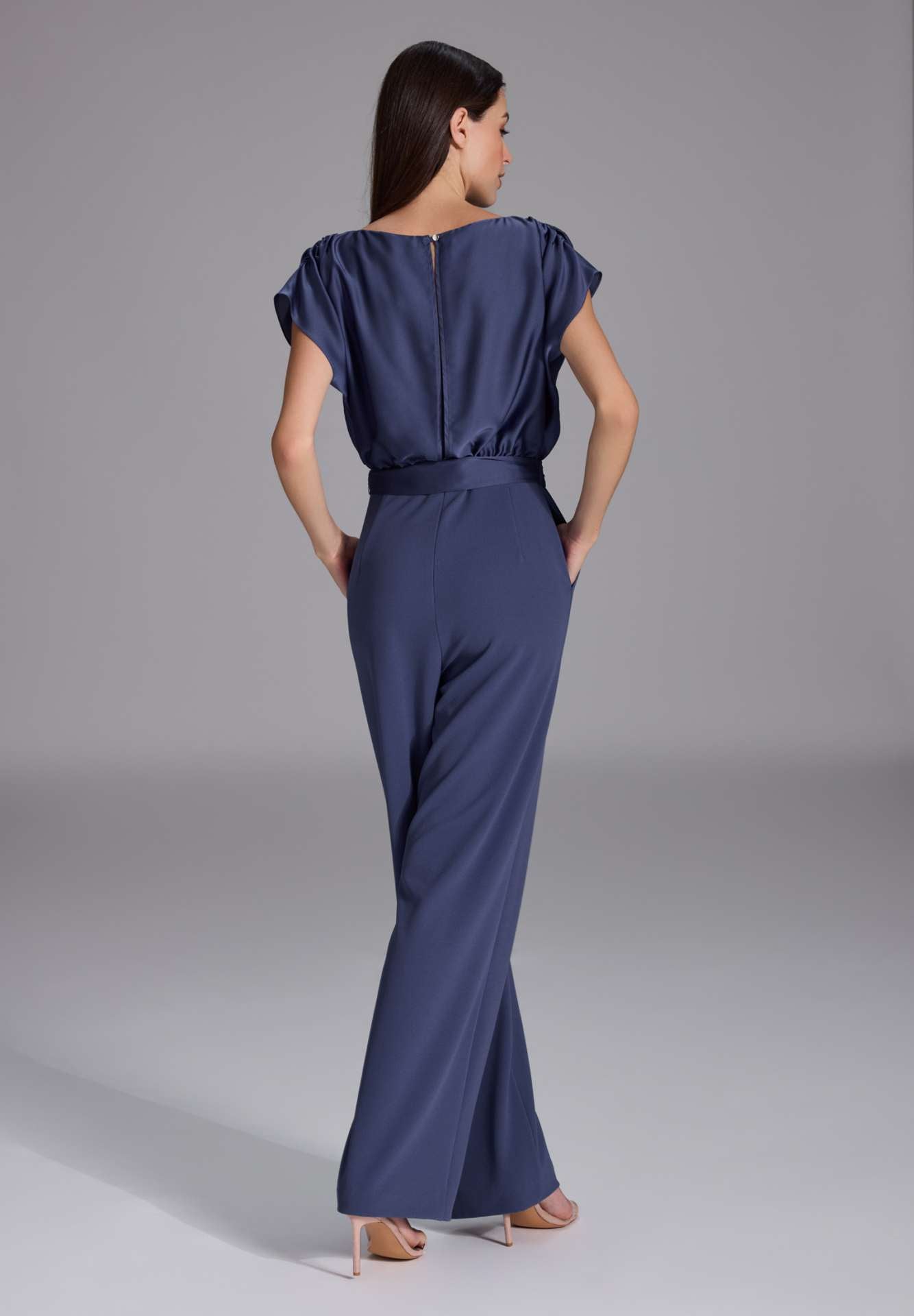 Jumpsuit mit geradem Beinschnitt