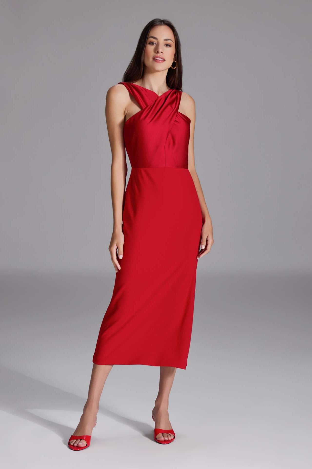 Midi Kleid mit gekreuzten Trägern aus Material-Mix