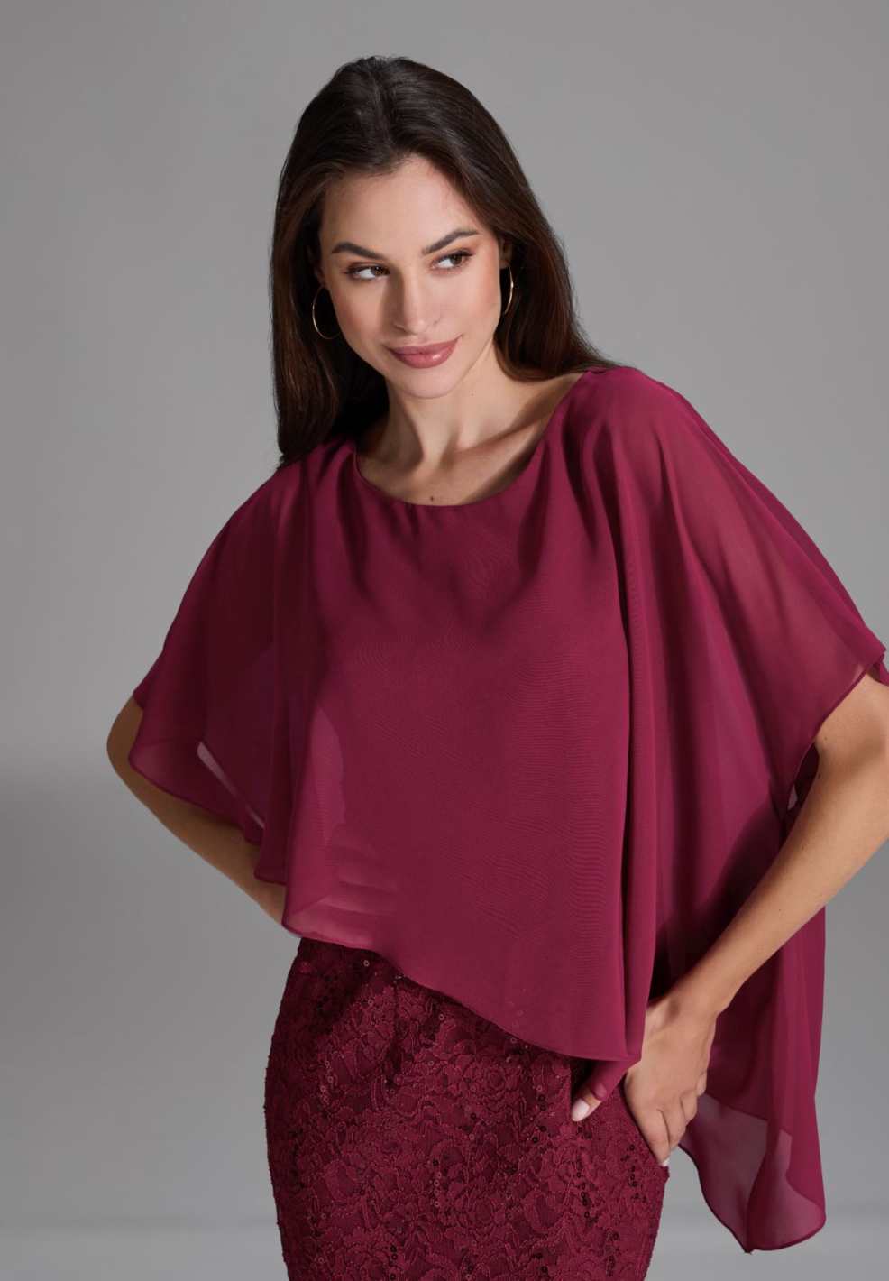Pailletten-Kleid mit asymmetrischem Chiffon-Überwurf