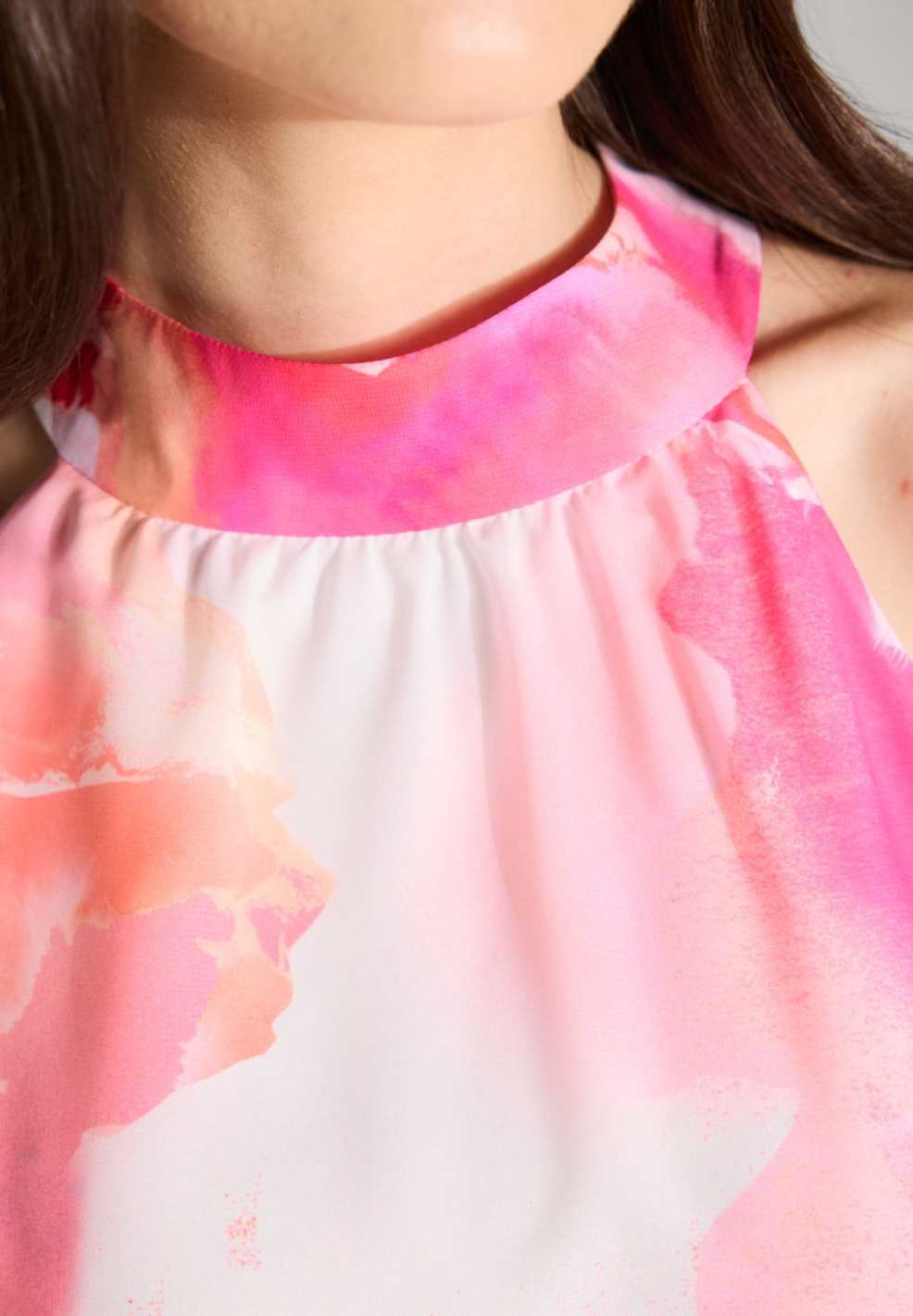 Cocktail Kleid aus bedrucktem Chiffon mit Volant am Saum