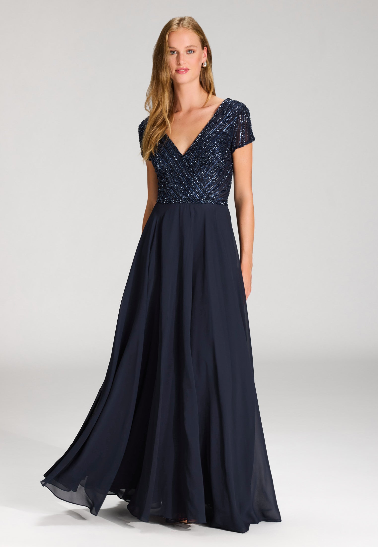Besticktes Chiffonkleid mit kurzen Ärmeln navy