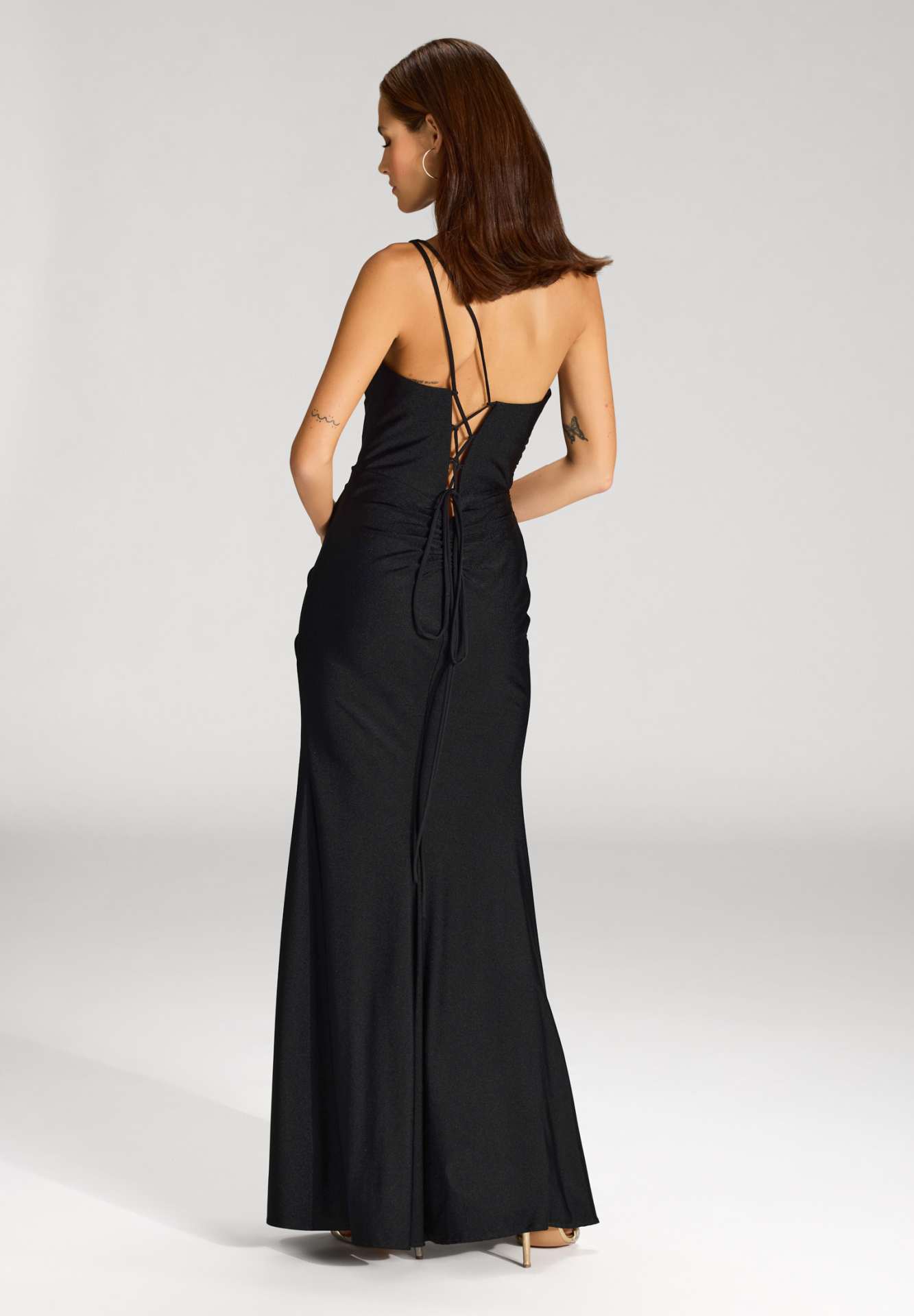 One-Shoulder-Kleid mit Cut-Out und Beinschlitz