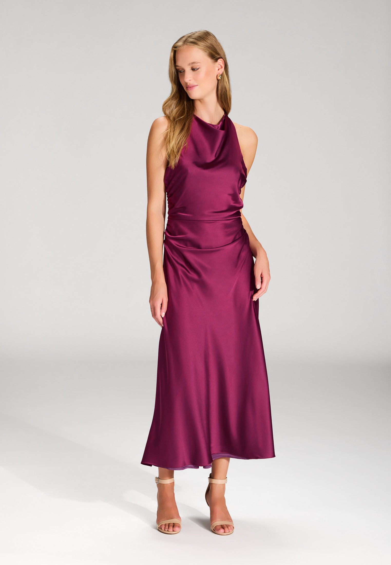 Midikleid aus Satin mit Rückenausschnitt mulberry