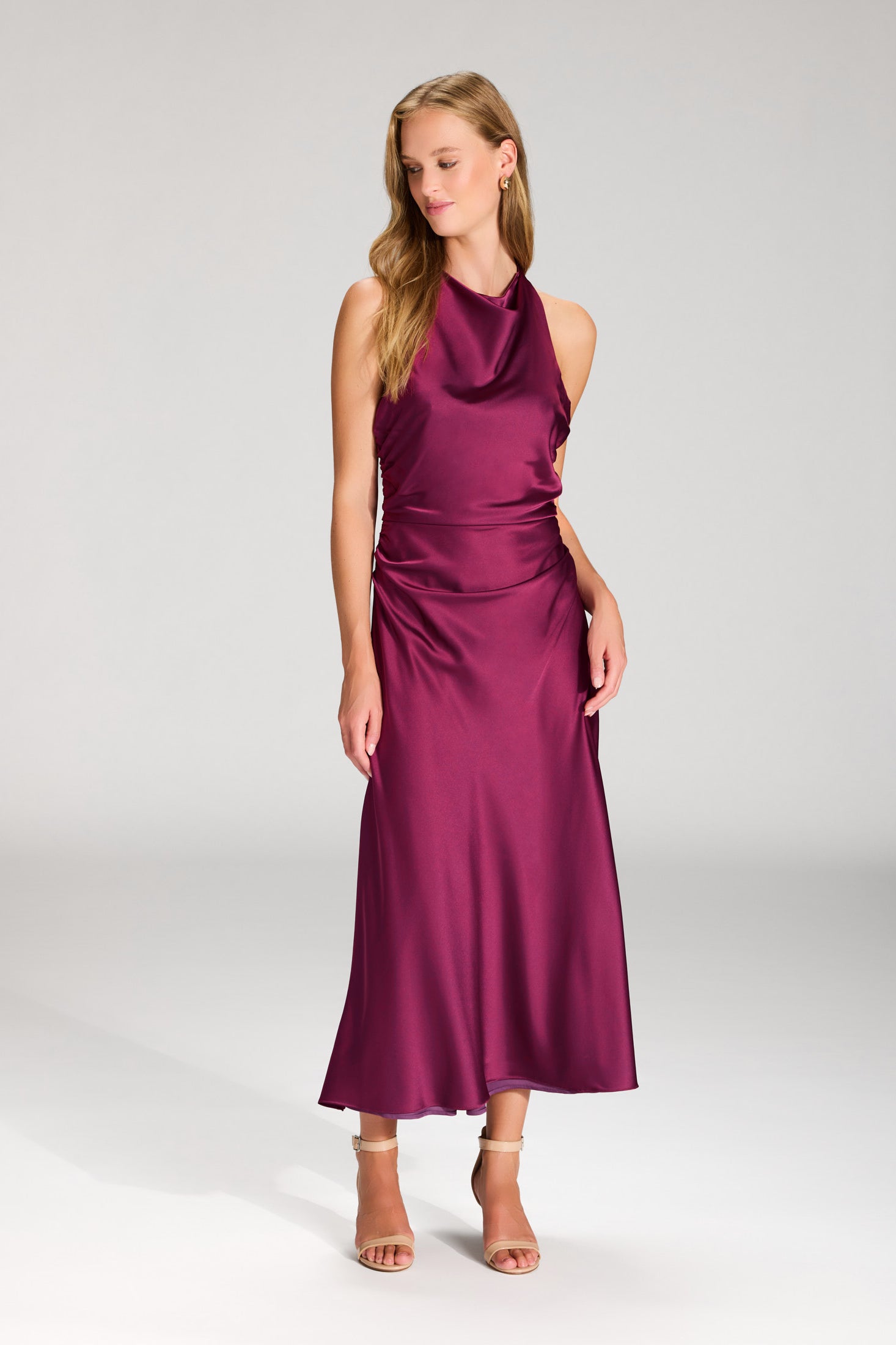 Midikleid aus Satin mit Rückenausschnitt mulberry