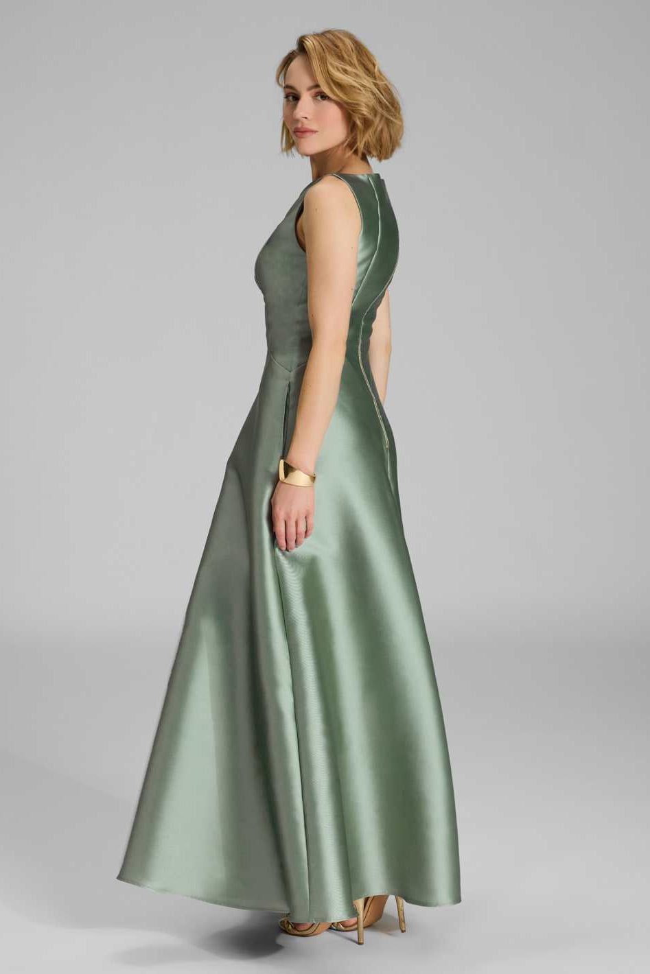 Robenartiges Abendkleid mit Eingrifftaschen