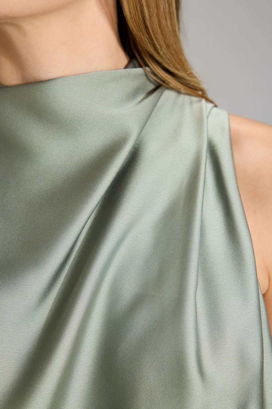 Midi Kleid aus nachhaltigem Satin mit Drapierung am Kragen