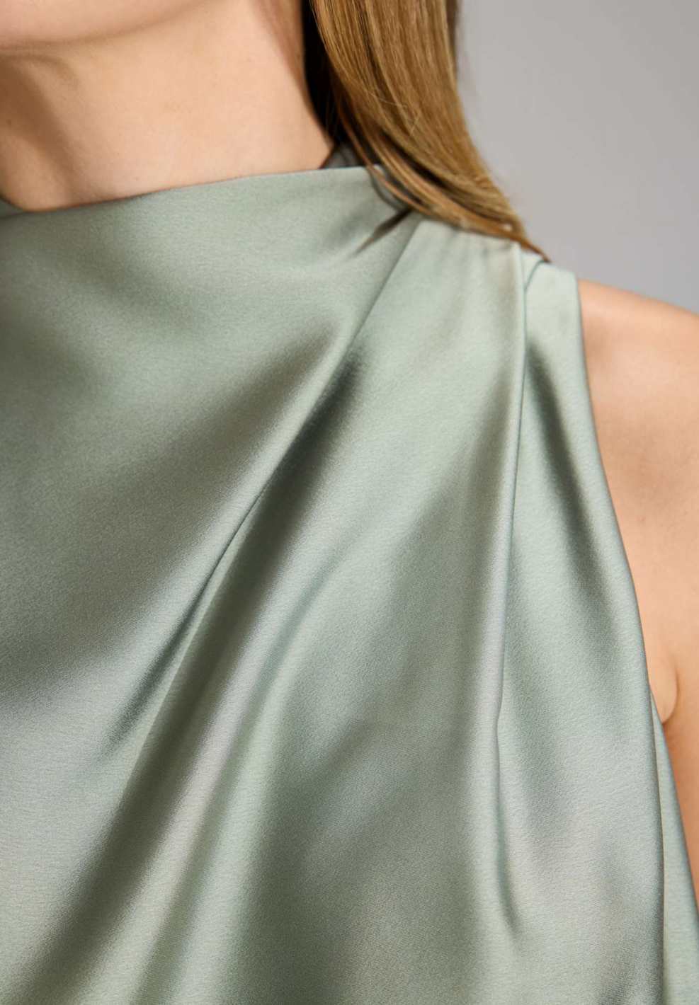 Midi Kleid aus nachhaltigem Satin mit Drapierung am Kragen