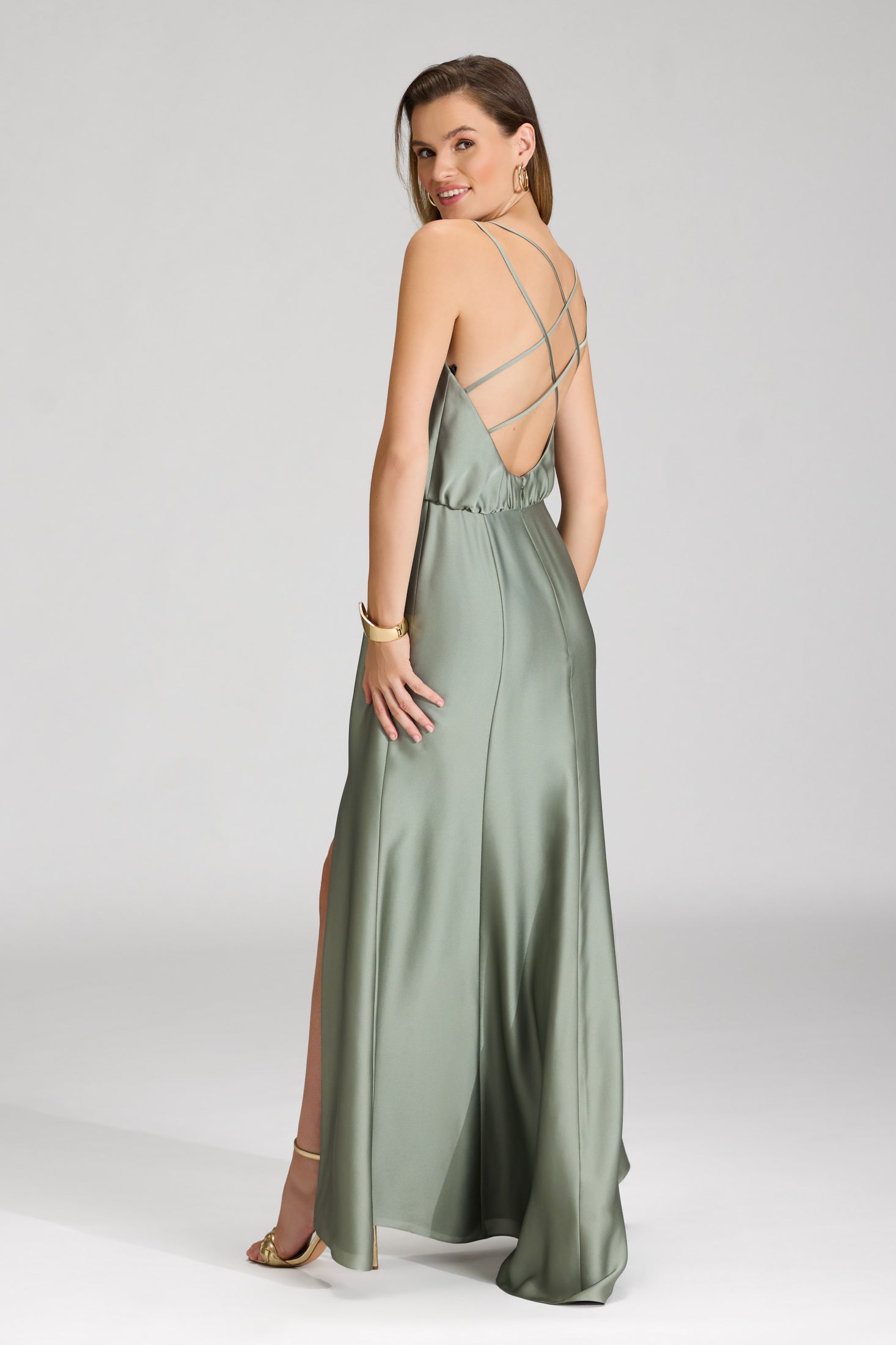 Abendkleid aus nachhaltigem Satin mit gekreuzten Spagettiträgern