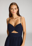 Chiffonkleid mit Cut-Out Detail und feiner Raffung