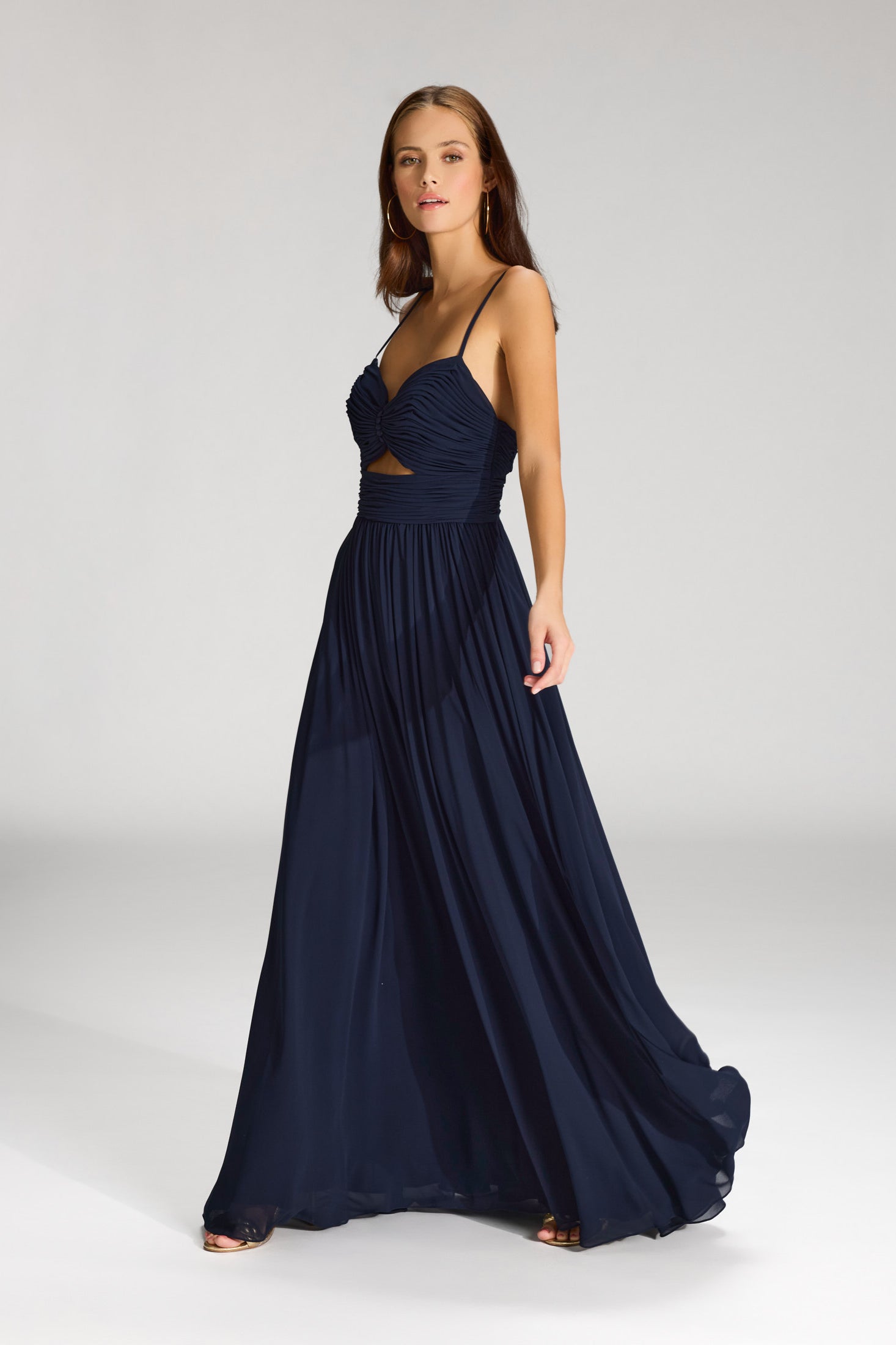 Chiffonkleid mit Cut-Out Detail und feiner Raffung