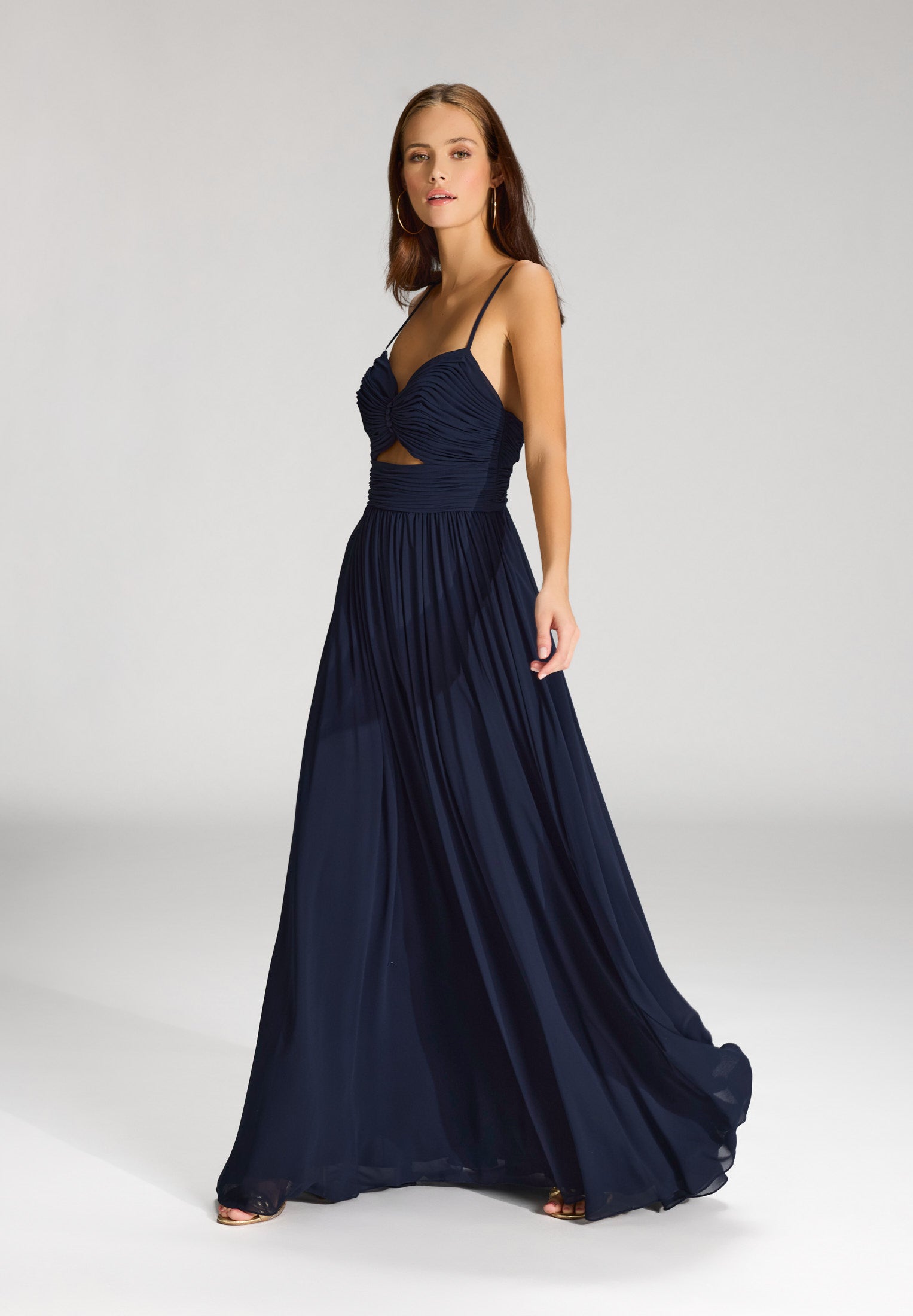 Chiffonkleid mit Cut-Out Detail und feiner Raffung