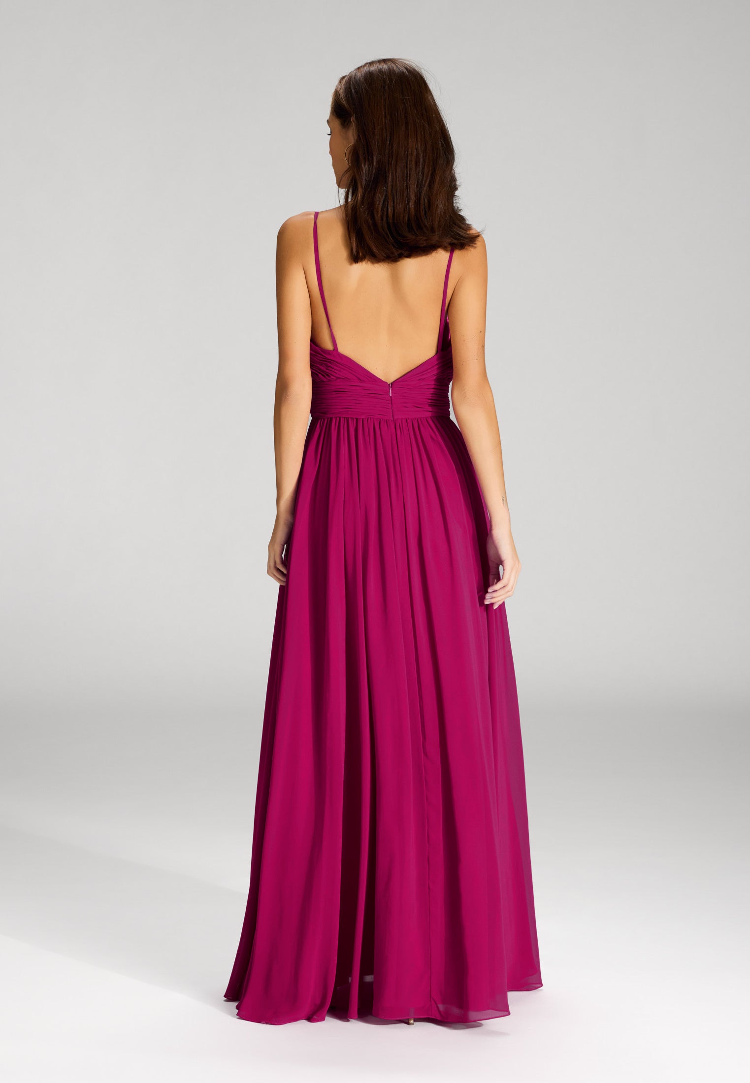 Chiffonkleid mit Cut-Out Detail und feiner Raffung