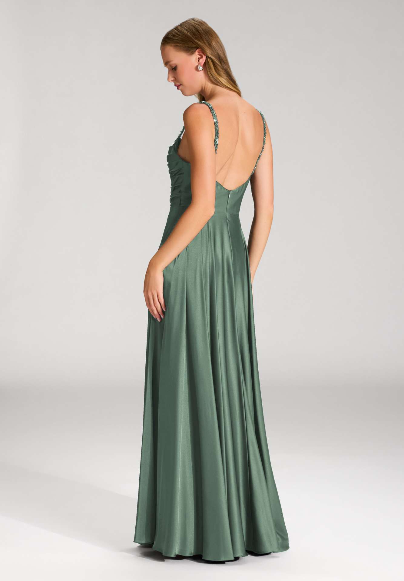 Satinkleid mit drapiertem Top und bestickten Trägern