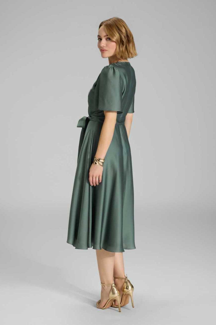 Cocktailkleid aus nachhaltigem Satin in Wickel Optik