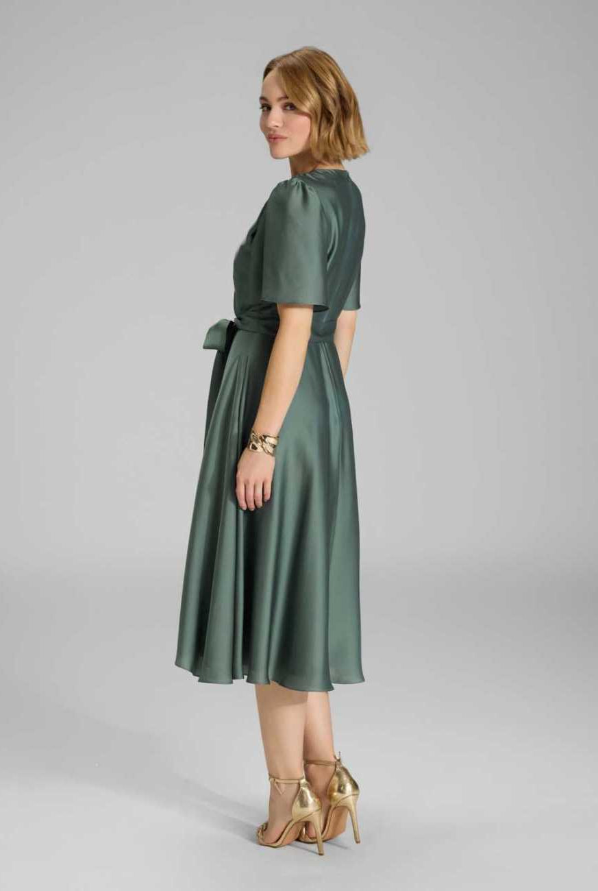 Cocktailkleid aus nachhaltigem Satin in Wickel Optik