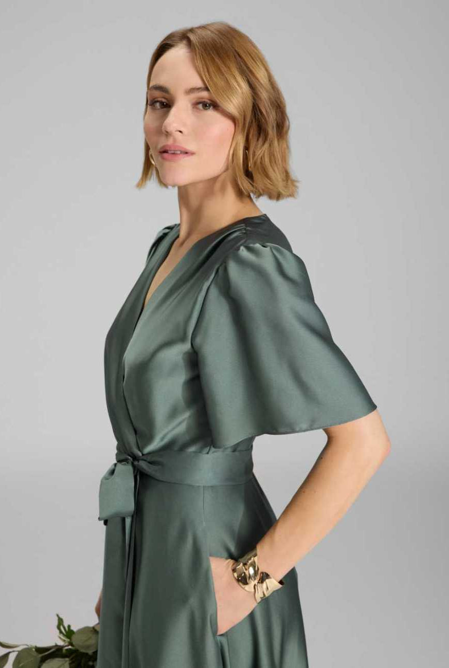 Cocktailkleid aus nachhaltigem Satin in Wickel Optik