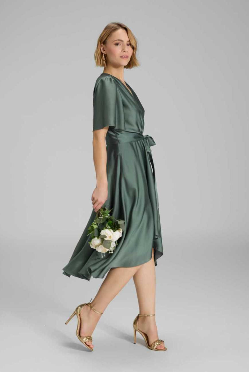 Cocktailkleid aus nachhaltigem Satin in Wickel Optik