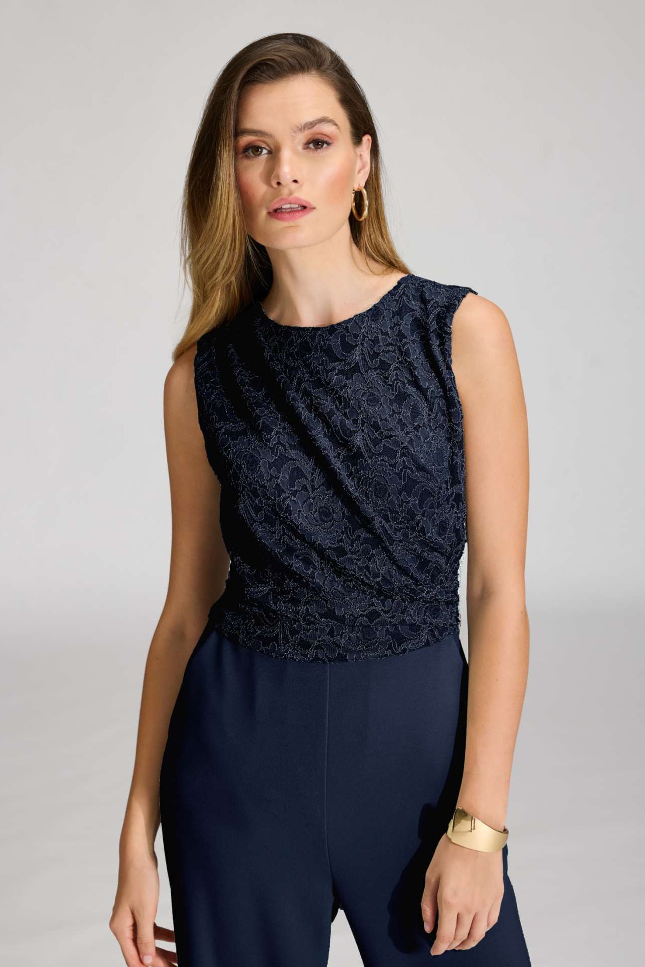 Jumpsuit aus Material-Mix mit Drapierung