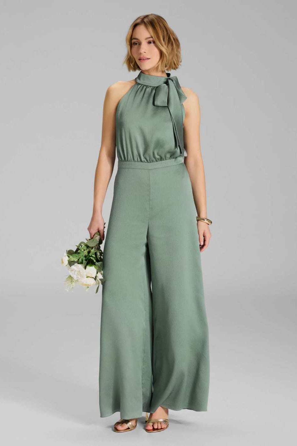 Jumpsuit mit Schluppe aus gehämmertem Satin pistachio green