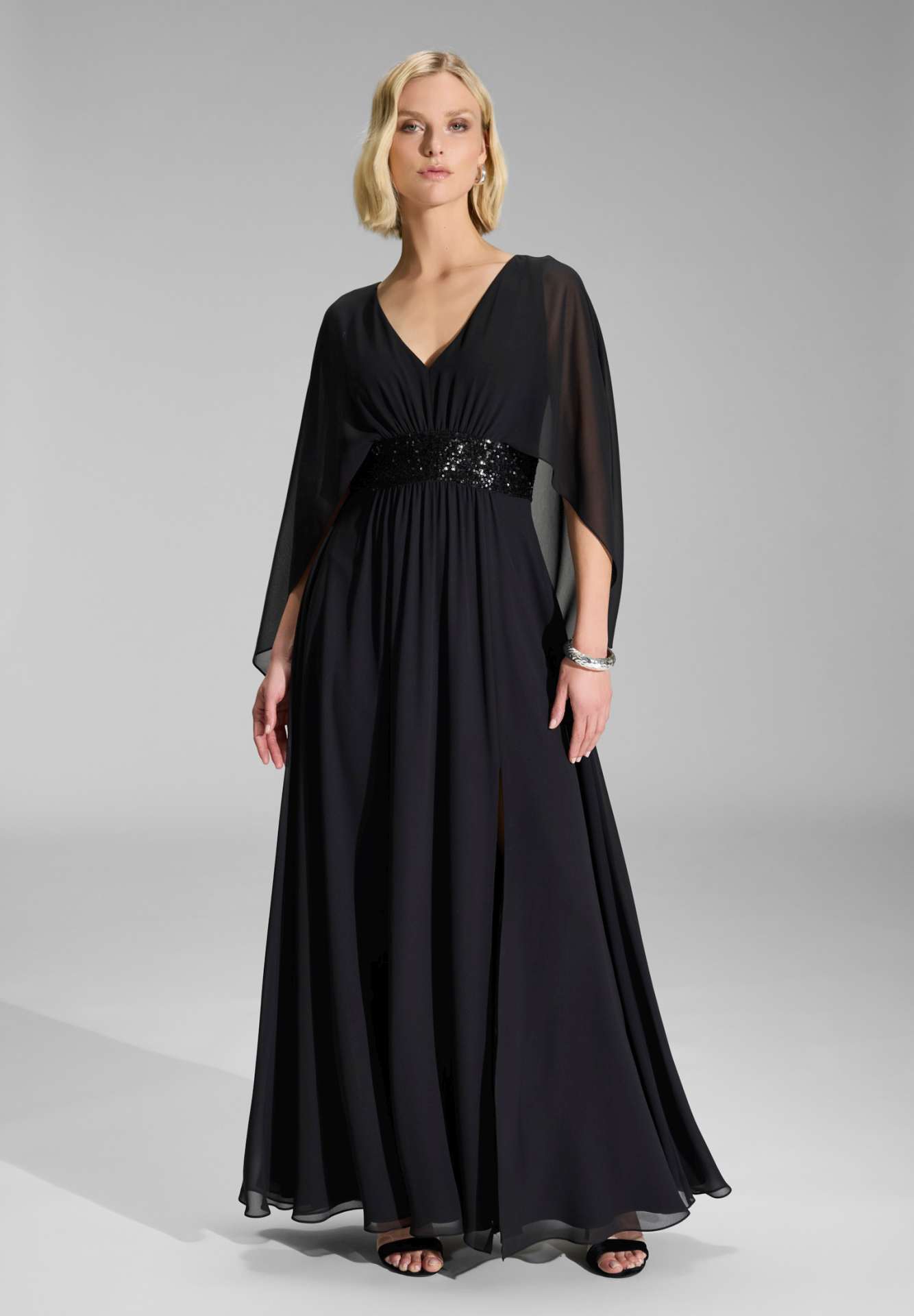 Abendkleid mit Cape aus Chiffon black