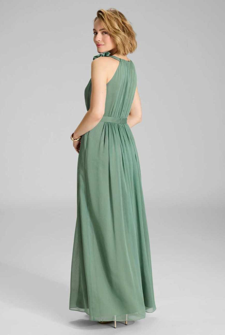 Abendkleid aus Crinkle Chiffon mit dekorativer Blüte