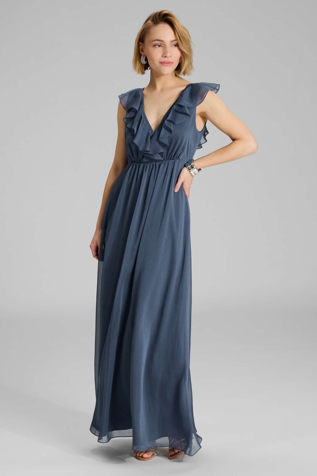 Abendkleid aus Crinkle Chiffon mit tiefem Ausschnitt und Rüschen timeless blue
