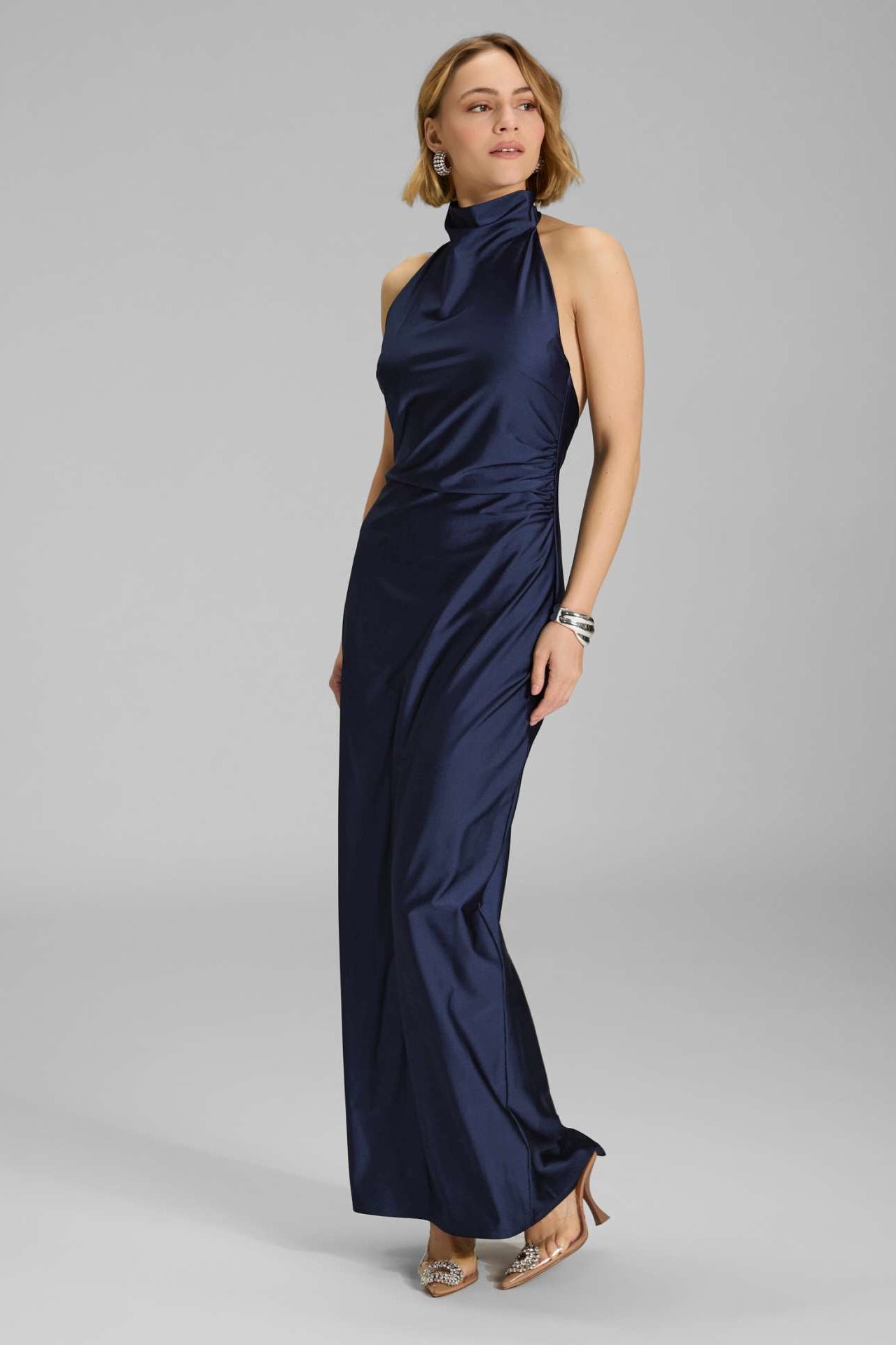 Abendkleid aus Jersey Satin mit Drapierung am Kragen