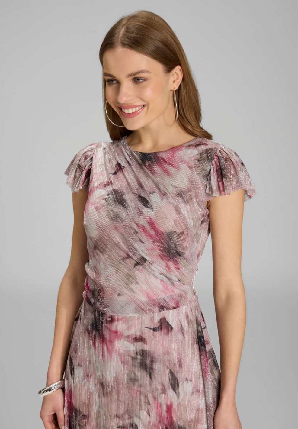 Midi Kleid aus bedrucktem Plissee Jersey mit kurzen Ärmeln