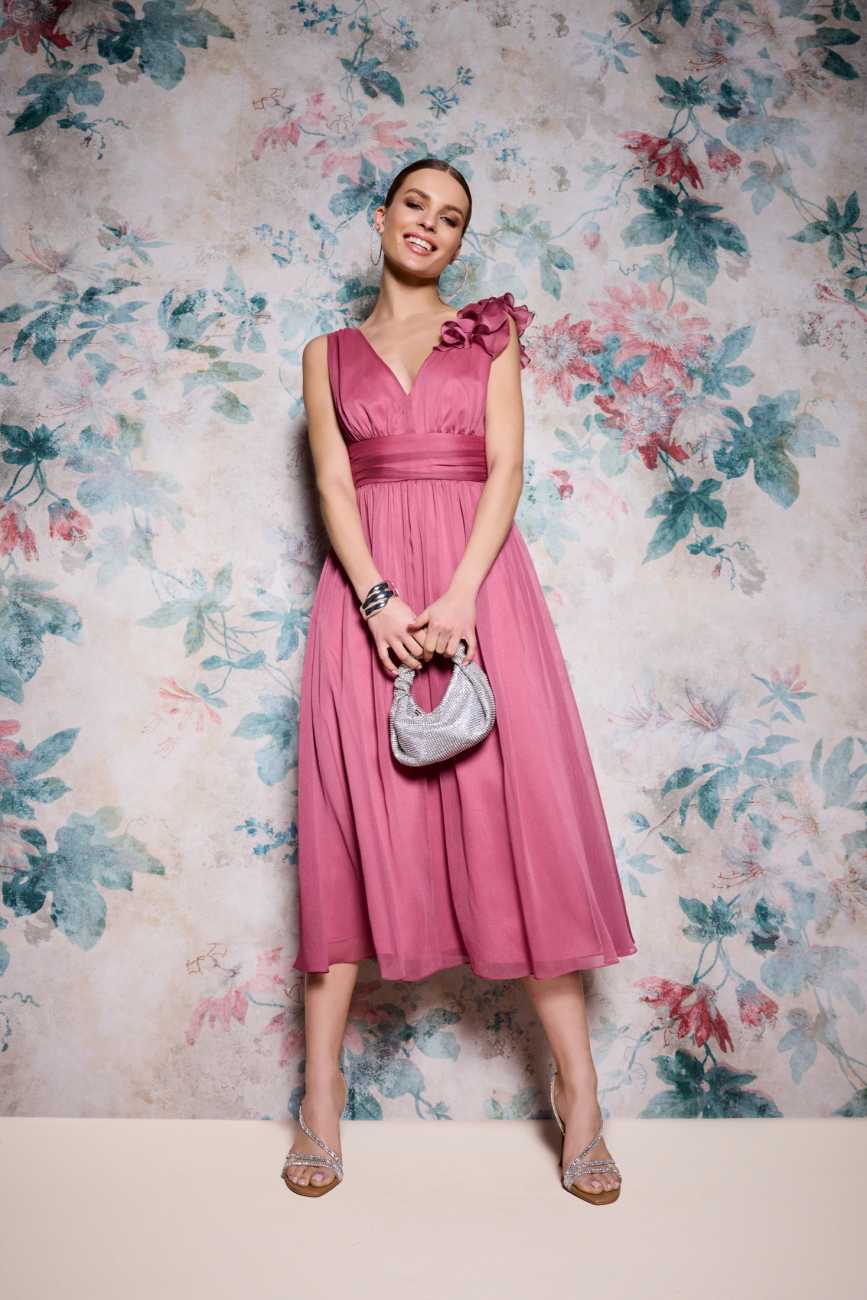 Cocktailkleid aus Crinkle Chiffon mit Volant Detail an der Schulter raspberry pink