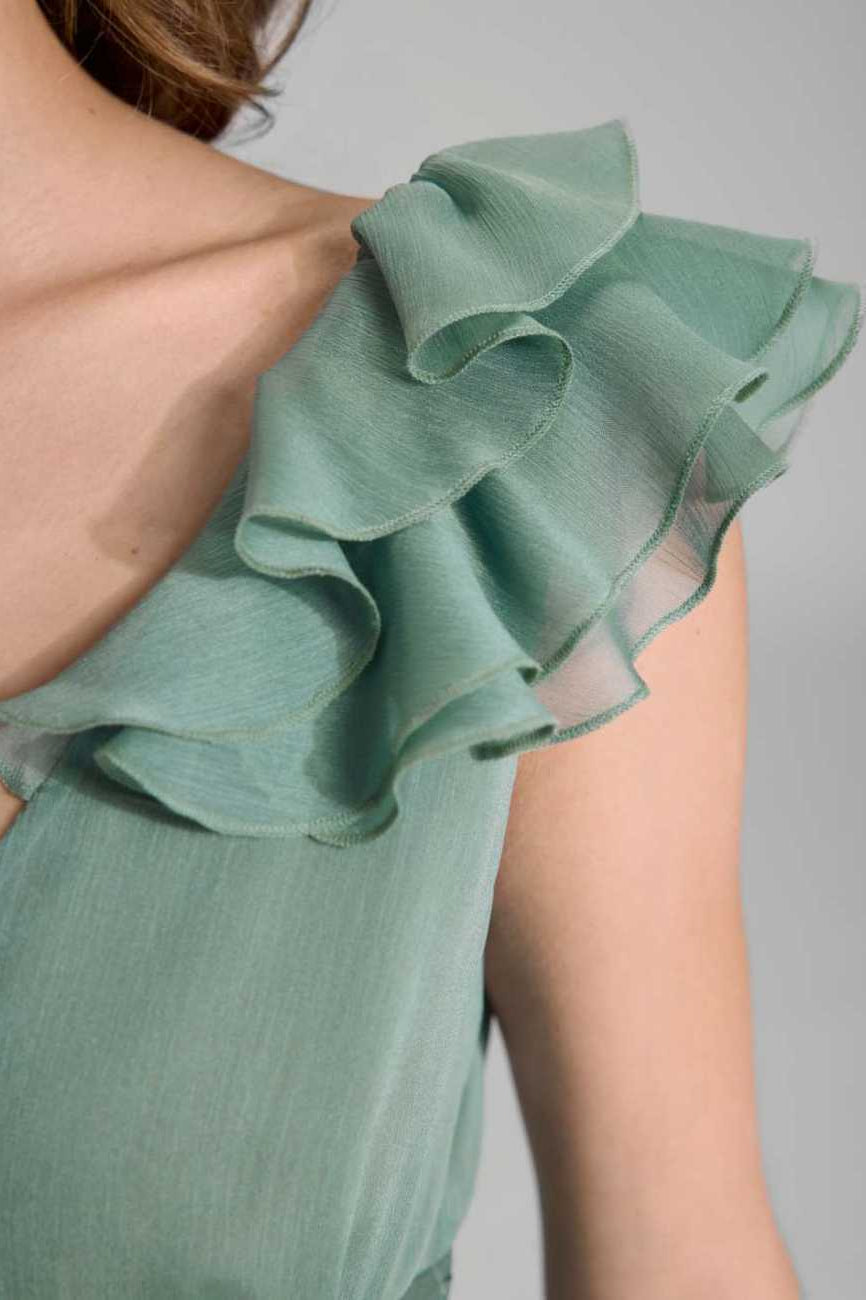 Cocktailkleid aus Crinkle Chiffon mit Volant Detail an der Schulter