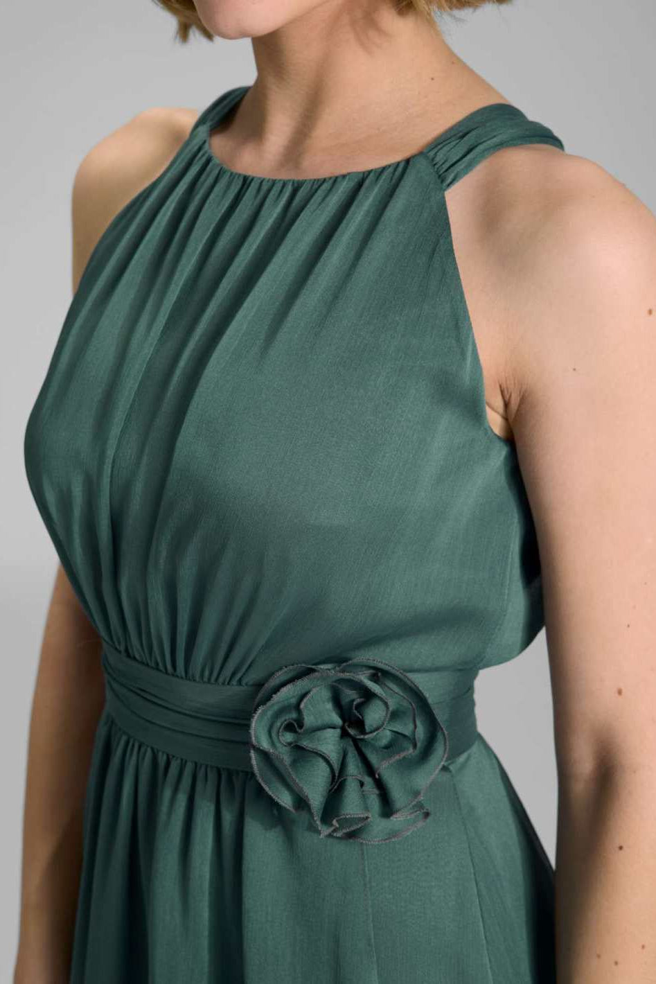 Abendkleid aus Chiffon mit Vokuhila Saum und Stoffblüte