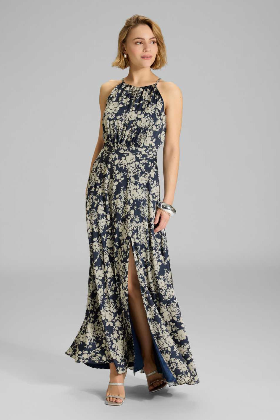 Maxikleid aus floral bedrucktem Satin mit Zierträger
