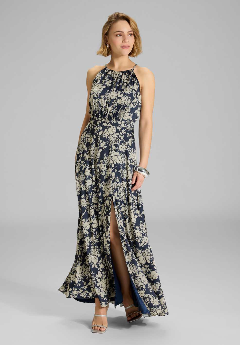 Maxikleid aus floral bedrucktem Satin mit Zierträger