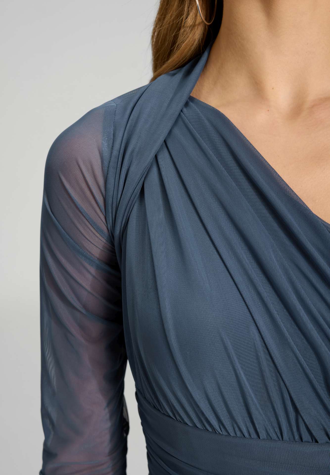 Bolero aus Mesh mit Raffblende