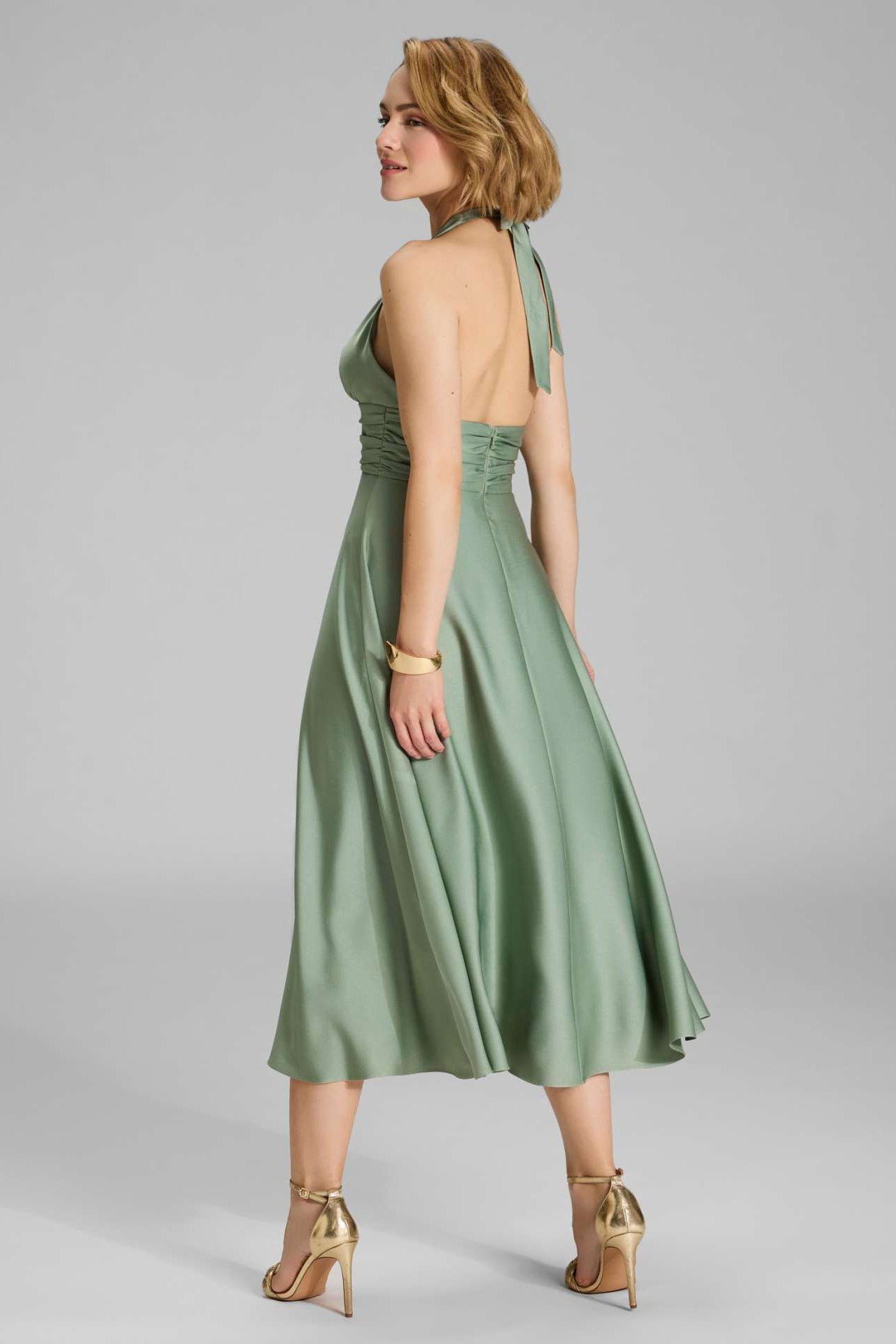 Neckholder Kleid aus Satin