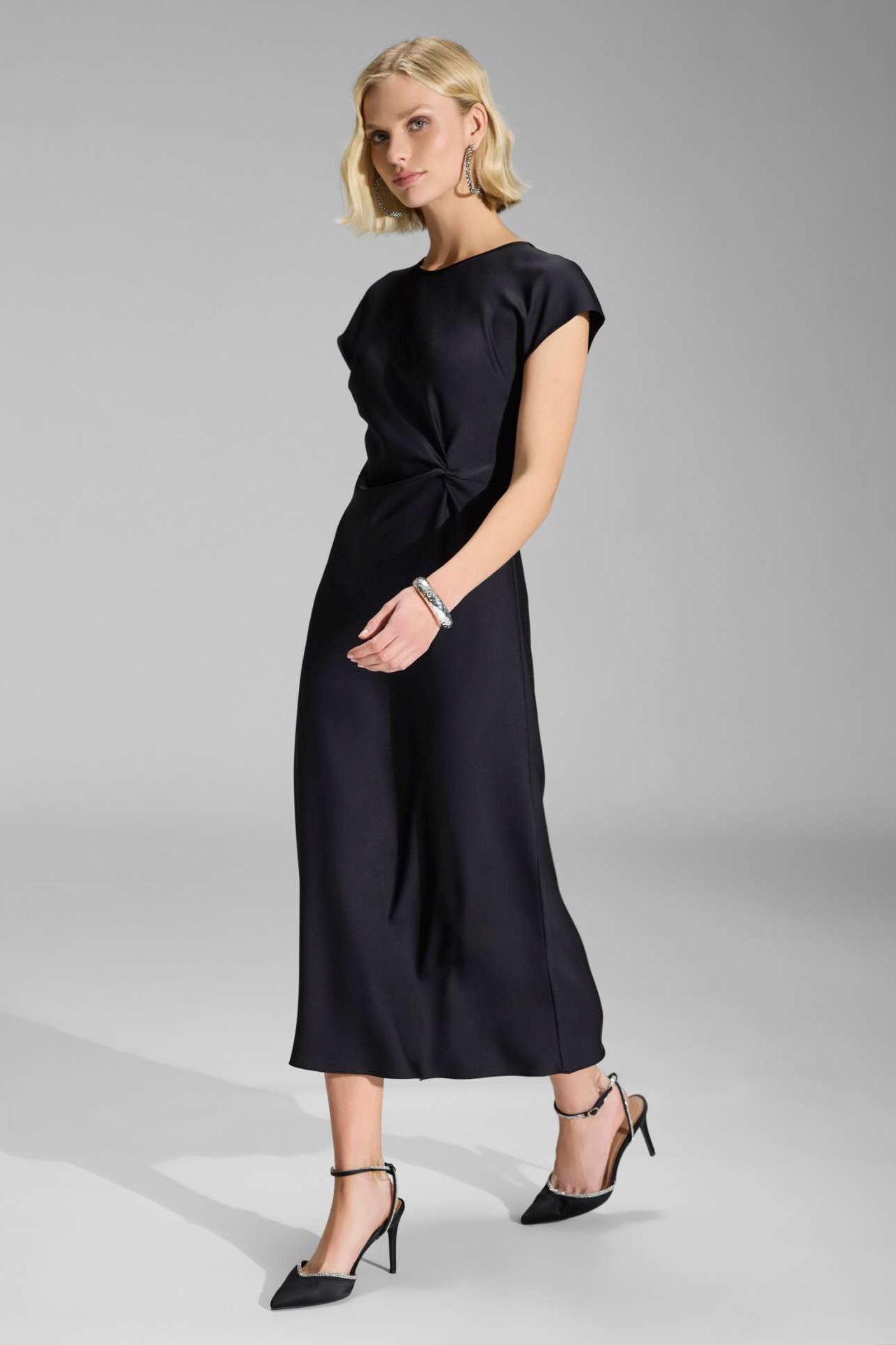Slip Dress aus Satin mit Twist Detail