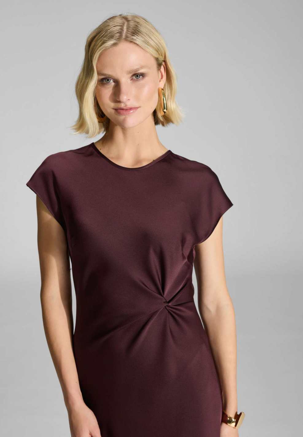 Slip Dress aus Satin mit Twist Detail